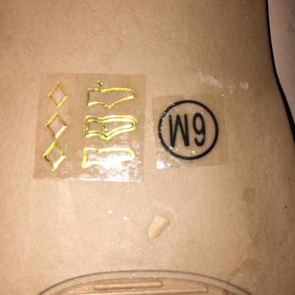 High heels - Picture 3 of 3